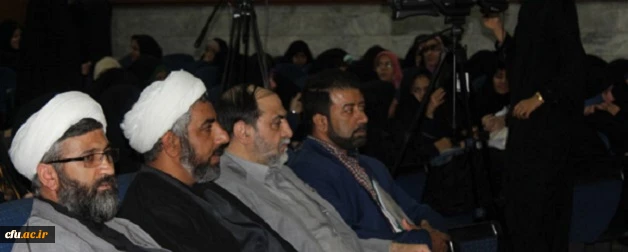 تعلیم بدون تربیت آسیب زا است
 5