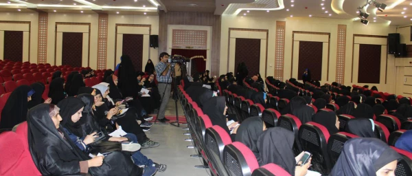 حجت الاسلام مستشاری در طرح حیات طیبه مشهد مقدس: 

مدارا نیمی از عقل است 4