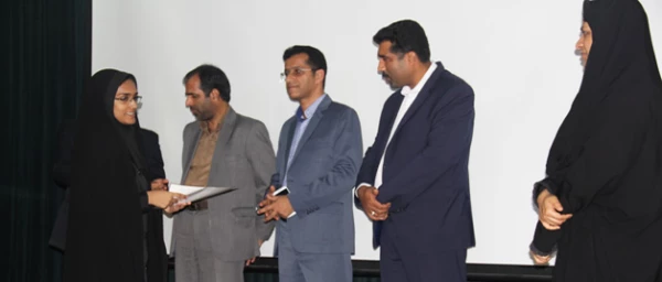 مشاورعالی استاندار هرمزگان به مناسبت آغاز سال تحصیلی گفت:

تربیت دانش آموزان خود آگاه از وظایف معلمان است
 3