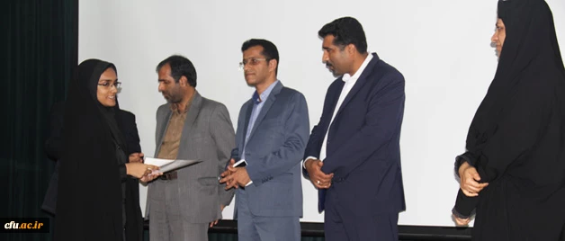 مشاورعالی استاندار هرمزگان به مناسبت آغاز سال تحصیلی گفت:

تربیت دانش آموزان خود آگاه از وظایف معلمان است
 3