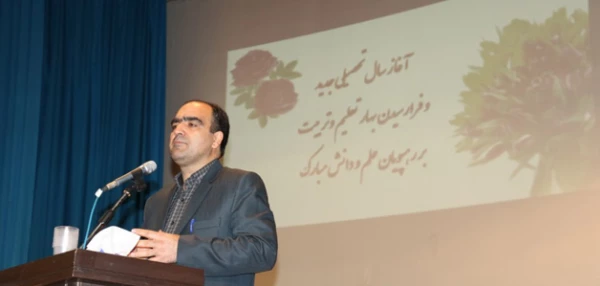 آیت الله  ناصری در مراسم آغاز سال تحصیلی دانشگاه فرهنگیان یزد:

 معلمان به عنوان احیا کنندگان استعداد، فکر و خلاقیت دانش آموزان از منابع قرآنی و مکتب اهل بیت بهره های بیشتری کسب کنند
 3