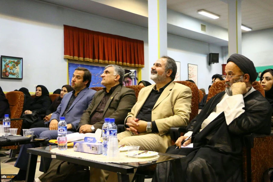 با حضور معاون دانشجویی دانشگاه برگزار شد:

همایش بزرگداشت هزاره حضور حکیم ناصرخسرو در ری 8