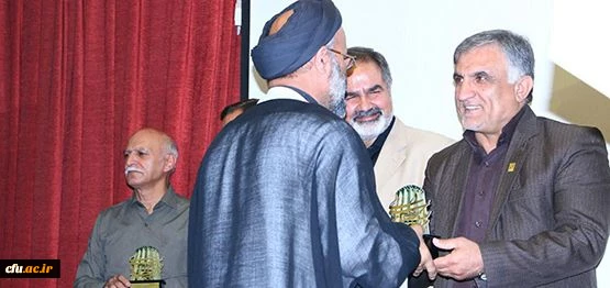 با حضور معاون دانشجویی دانشگاه برگزار شد:
همایش بزرگداشت هزاره حضور حکیم ناصرخسرو در ری 7