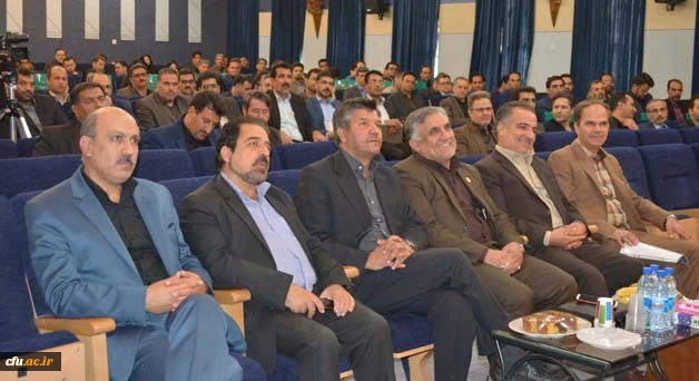 با  حضور دکتر قنبری  معاون دانشجویی  دراصفهان  بر گزار شد:

همایش "تعامل مدیر خردمند و نومعلم خلاق" 
 2