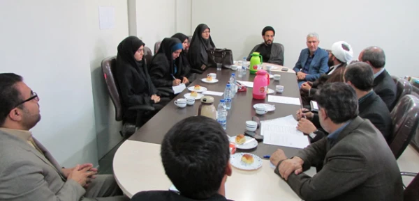 در جلسه شورای اقامه نماز در استان مرکزی عنوان شد:

بررسی ظرفیت های نماز جماعت و راهکار حضور پرشور دانشجویان در فریضه نماز 3