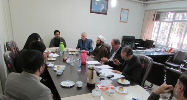 در جلسه شورای اقامه نماز در استان مرکزی عنوان شد:

بررسی ظرفیت های نماز جماعت و راهکار حضور پرشور دانشجویان در فریضه نماز 4