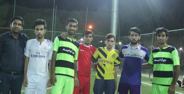 به مناسبت هفته تربیت بدنی :

برگزاری مسابقات فوتبال در دانشگاه فرهنگیان هرمزگان 4