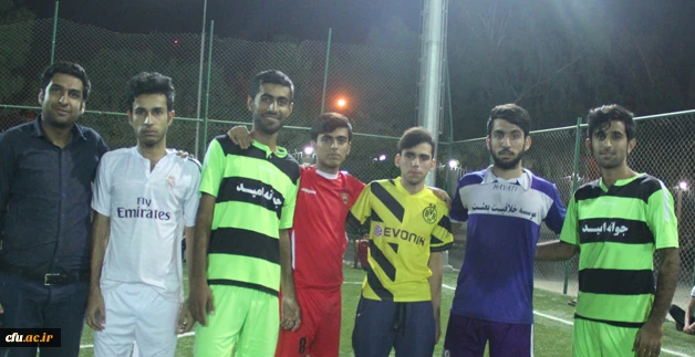 به مناسبت هفته تربیت بدنی :

برگزاری مسابقات فوتبال در دانشگاه فرهنگیان هرمزگان 4