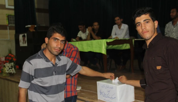 در پردیس شهید بهشتی برگزار شد:

 انتخابات شورای صنفی – رفاهی دانشجویان مسئولین  4