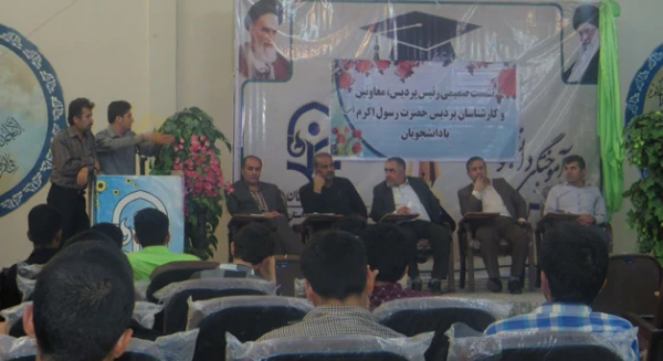 سرپرست پردیس رسول اکرم(ص) اهواز در نشست با دانشجویان تاکید کرد:

ضرورت ایجاد فضای مناسب برای تحصیل دانشجویان
 2