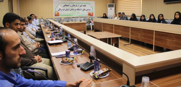 مدیر کل مشاوره و بهداشت دانشگاه فرهنگیان در بازدید از پردیس های استان هرمزگان گفت:

توانمند سازی دانشجو معلمان در حوزه آسیب های اجتماعی موجب سلامت روان دانش آموزان می شود 4