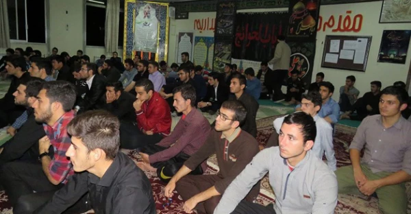 با حضور پژوهشگرادبیّات پایداری کشور برگزار شد:

نشست بصیرتی فرهنگ و هنر ادب پایداری در دانشگاه فرهنگیان اردبیل 
 3