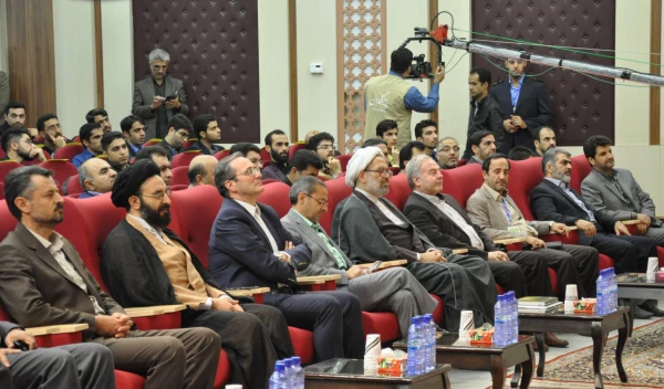 در جشنواره ملی قرآن و عترت مطرح شد:

قرآن، معیار مستحکم هدایت و جهت دادن افکار انسان  ها 3