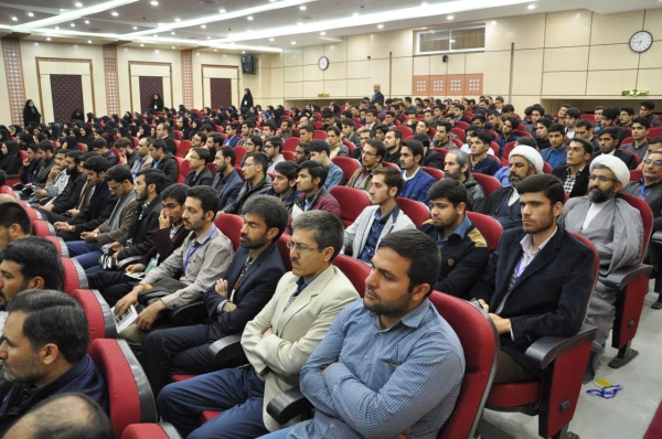 در جشنواره ملی قرآن و عترت مطرح شد:

قرآن، معیار مستحکم هدایت و جهت دادن افکار انسان  ها 4