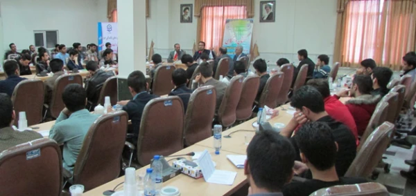 در پردیس شهید باهنر اراک برگزار شد:

گفتمان دانشجویی با موضوع شناخت جریان های تکفیری و افراطی گری
 5