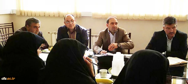 مدیر امور پردیس های استان اصفهان در جمع سرپرستان سراهای دانشجویی گفت :

سرپرستان سراهای دانشجویی باید به سمت مدیریت پیشگیری حرکت کنند
 3