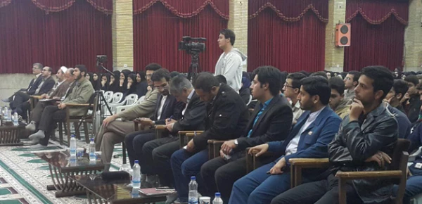 به مناسب 16 آذر عزت الله ضرغامی در جمع دانشجو معلمان گفت:

سنگر اصلی و اول فضای مجازی دانشجو معلمان هستند
 2