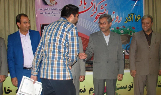 مدیر امور پردیس های  استان خراسان جنوبیدر مراسم 16 اذر تصریح کرد:

روز دانشجو روز گرامیداشت یاد و خاطره شهدا و تکریم دانشجویان به عنوان آینده سازان کشور
 5