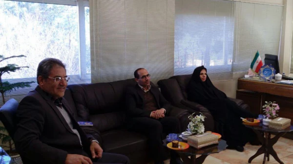 درنشست مشترک مدیر امور پردیس های استان اصفهان با ریاست دانشگاه فنی و حرفه ای شهید مهاجرتاکید شد:

لزوم همکاری های دوجانبه و بهرمندی از ظرفیت ها و امکانات موجود دو دانشگاه 
 2