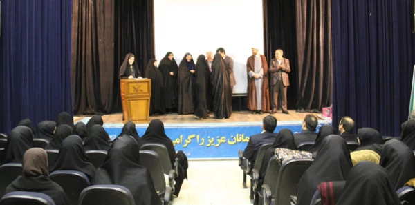 مدیرکل آموزش و پرورش استان اردبیل در  مراسم گرامیداشت روزدانشجو گفت:

کسب انگیزه و اعتماد به نفس بالا و مهارت تدریس دانشجویان، در سایه فضای بالنده دانشگاه فرهنگیان است. 
 5