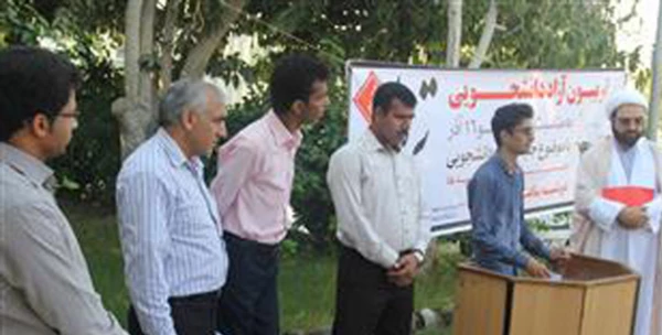 جلسه ی تریبون آزاد دانشجویی در پردیس شهید بهشتی هرمزگان برگزار شد:

جنبش های دانشجویی، باید ها و نبایدها
 6