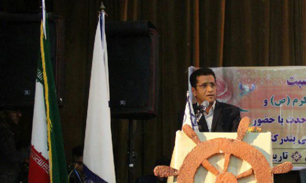 با حضور  امام جمعه اهل سنت بندرعباس برگزار شد:

مراسم هفته وحدت در دانشگاه فرهنگیان هرمزگان 4