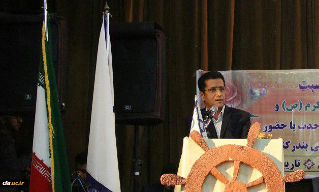 با حضور  امام جمعه اهل سنت بندرعباس برگزار شد:

مراسم هفته وحدت در دانشگاه فرهنگیان هرمزگان 4