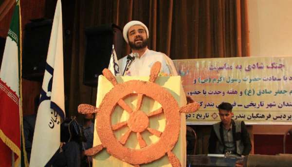 با حضور  امام جمعه اهل سنت بندرعباس برگزار شد:

مراسم هفته وحدت در دانشگاه فرهنگیان هرمزگان 6