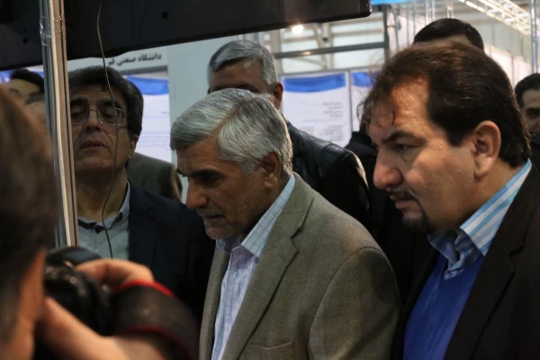 حضور وزیر علوم تحقیقات و فناوری در  غرفه دانشگاه فرهنگیان 2