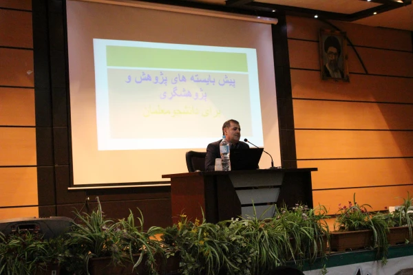 دکتر ساکی در مراسم تجلیل از پژوهشگران بردیس شهید چمران تهران:

اخلاق پژوهش باید سرلوحه کار پژوهشگران قرار گیرد 3