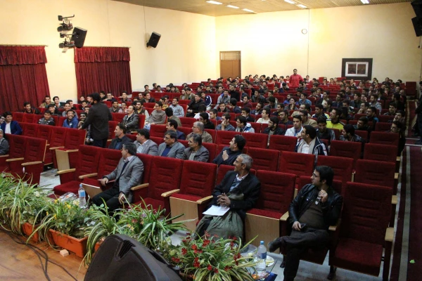 دکتر ساکی در مراسم تجلیل از پژوهشگران بردیس شهید چمران تهران:

اخلاق پژوهش باید سرلوحه کار پژوهشگران قرار گیرد 4