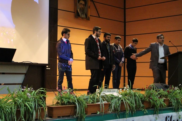 دکتر ساکی در مراسم تجلیل از پژوهشگران بردیس شهید چمران تهران:

اخلاق پژوهش باید سرلوحه کار پژوهشگران قرار گیرد 5