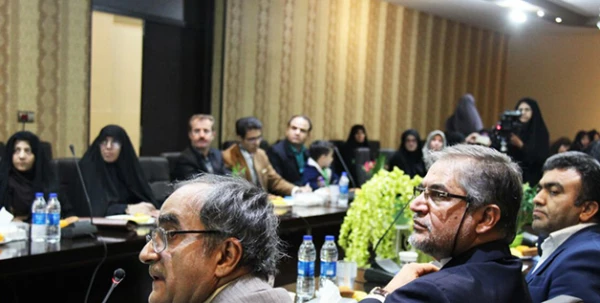 مدیر امور پردیس های استان اصفهان در کرسی یونسکو عنوان کرد:

کرسی ها منبع تولید فکر و پل ارتباطی بین دانشگاه ها، جامعه مدنی، جوامع محلی، پژوهش وسیاستگذاری است 3