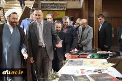 بازدید وزیر آموزش و پرورش از نمایشگاه آثار پرسش مهر

وزیرآموزش و پرورش از نمایشگاه هفدهمین پرسش مهررئیس جمهور درکانون شهید مفتح تهران بازدید به عمل آورد 2