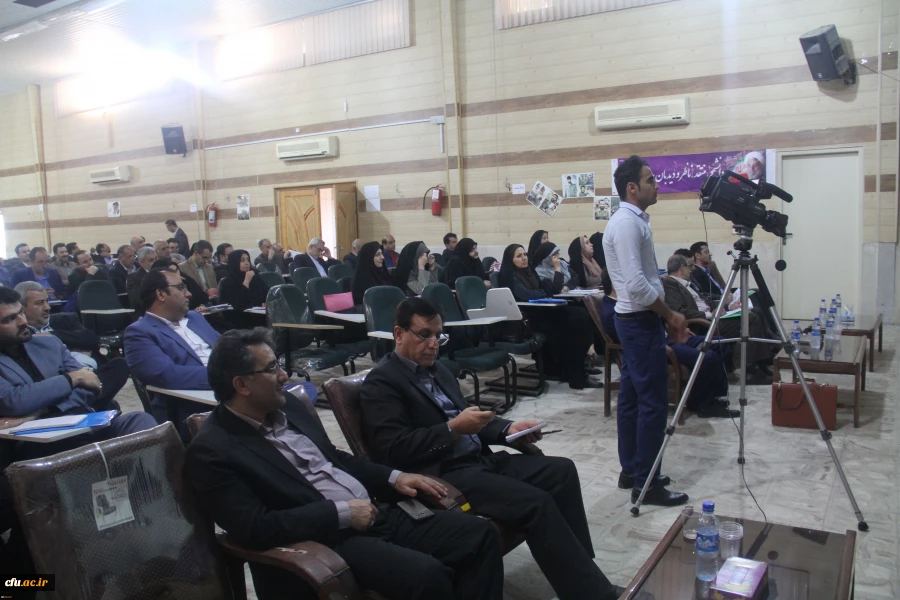 حسنی راد رئیس اداره حفاظت فیزیکی دانشجویان حراست دانشگاه فرهنگیان در بندرعباس بیان داشت:


با آگاهی دادن به دانشجومعلمان در خصوص تخلفات و تنبیهات در نظر گرفته شده، جلوی بسیاری از تخلفتات را میتوان گرفت 2