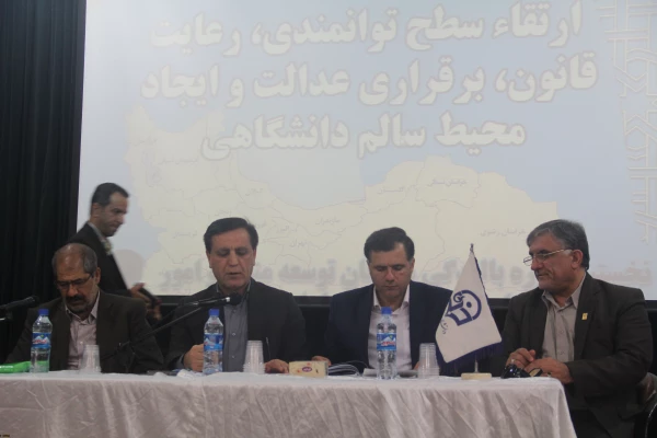 دکتر موسی پور معاون آموزشی و تحصیلات تکمیلی دانشگاه فرهنگیان در بندرعباس بیان کرد:


اجتهاد شخصی و تعبیر و تفسیر به رای و خلق احکام در محیط سازمانی به معنی دور شدن از امانت داری است. 2