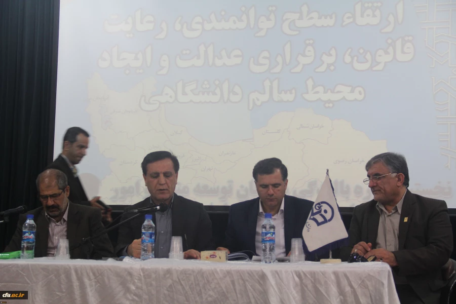 دکتر موسی پور معاون آموزشی و تحصیلات تکمیلی دانشگاه فرهنگیان در بندرعباس بیان کرد:


اجتهاد شخصی و تعبیر و تفسیر به رای و خلق احکام در محیط سازمانی به معنی دور شدن از امانت داری است. 2