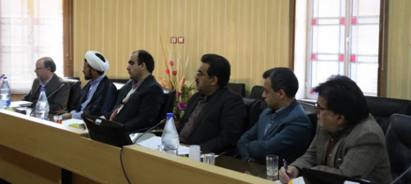 استاندار یزد در نخستین جلسه هیئت امنای دانشگاه فرهنگیان یزد :

آیندۀ فرزندان ایران در گروی آگاه سازی و فرهنگ سازی دانشگاه فرهنگیان است
 3