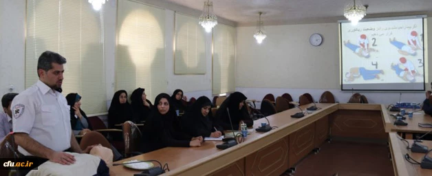 با حضور کارکنان و اساتید پردیس های استانی دانشگاه برگزار شد:

دوره بالندگی"کمک های اولیه، امداد و نجات"
 4