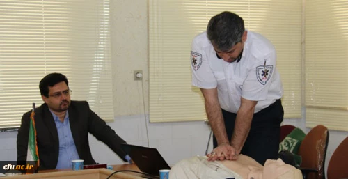 با حضور کارکنان و اساتید پردیس های استانی دانشگاه برگزار شد:

دوره بالندگی"کمک های اولیه، امداد و نجات"
 6