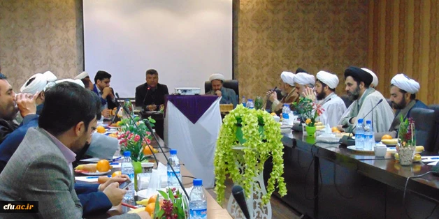 با حضور سرپرست امور پردیس های استان اصفهان برگزار شد: 

نشست مسئولین دفاتر نهاد نمایندگی مقام معظم رهبری دانشگاه های استان
 3