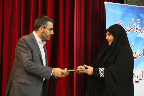 دکتر مهرمحمدی در اختتامیه دوره توانمند سازی کارشناسان و کارشناس مسئولان فرهنگی در بوشهر:

 کارشناسان فرهنگی نماد تدبیر، سخت کوشی، هم زبانی با دانشجو، نشاط سیاسی و دین ورزی 6