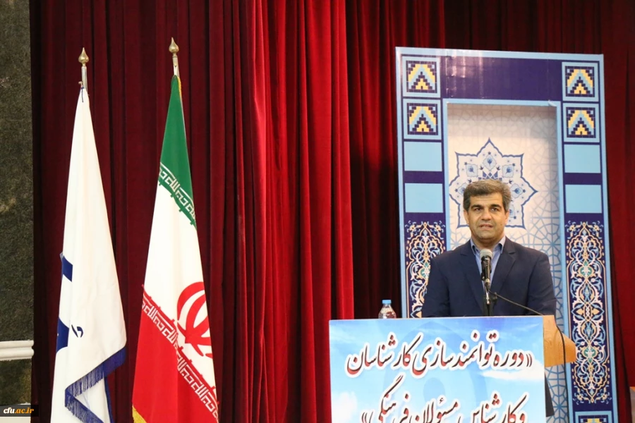 دکتر مهرمحمدی در اختتامیه دوره توانمند سازی کارشناسان و کارشناس مسئولان فرهنگی در بوشهر:

 کارشناسان فرهنگی نماد تدبیر، سخت کوشی، هم زبانی با دانشجو، نشاط سیاسی و دین ورزی 11