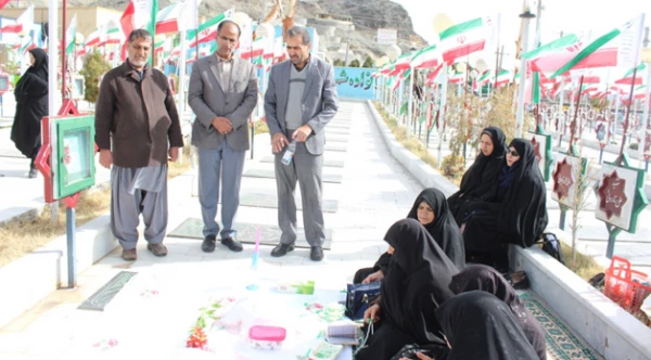 به همت پردیس های استان انجام شد:

غبار روبی و عطر افشانی گلزار شهدا سیستان و بلوچستان
 2