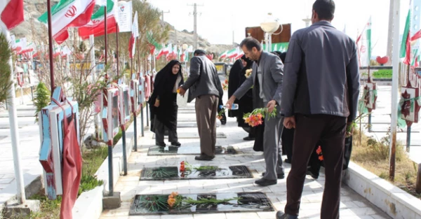 به همت پردیس های استان انجام شد:

غبار روبی و عطر افشانی گلزار شهدا سیستان و بلوچستان
 3