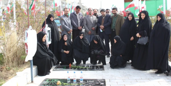 به همت پردیس های استان انجام شد:

غبار روبی و عطر افشانی گلزار شهدا سیستان و بلوچستان
 4