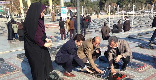 برنامه های ایام الله فجر در پردیس آیت الله خامنه ای گرگان:

تجدید میثاق با آرمان های شهدا و نواخته شدن زنگ انقلاب 
 4