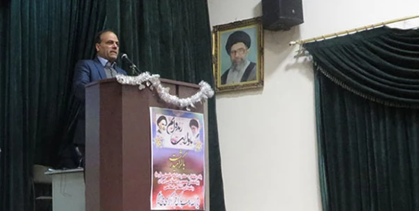 مدیر امور پردیس های استان همدان در جمع مردم و مسئولین شهر قروه درجزین:

شعار اصلی انقلاب اسلامی حاوی بار معنایی و تاریخی عمیقی  است
 2