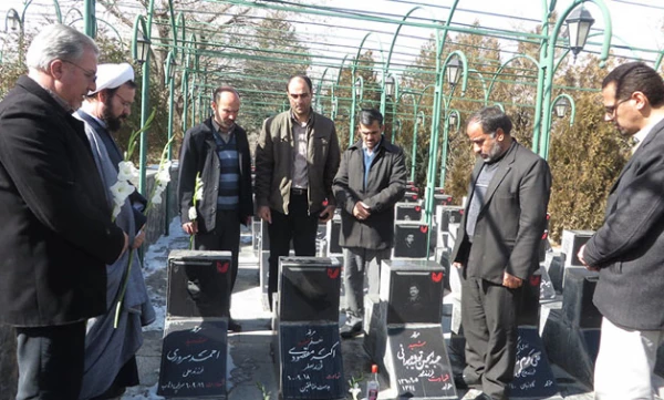 در سالگرد پیروزی انقلاب اسلامی انجام شد:

غبار روبی مزار شهید مقصودی و شهدای والامقام انقلاب اسلامی همدان
 2