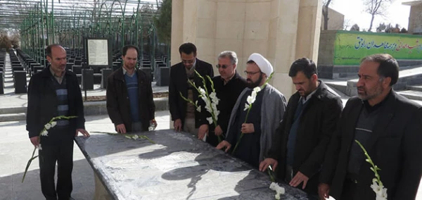 در سالگرد پیروزی انقلاب اسلامی انجام شد:

غبار روبی مزار شهید مقصودی و شهدای والامقام انقلاب اسلامی همدان
 4